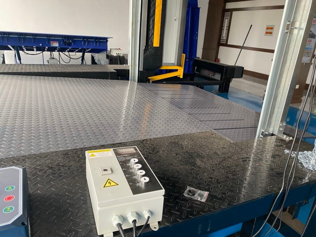 Sectional overhead door in operation at Geajie, demonstrating its smooth and efficient lifting mechanism.